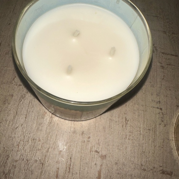Bath & Body Works Vanilla Balsam 3 Wick Candle - Picture 2 of 2